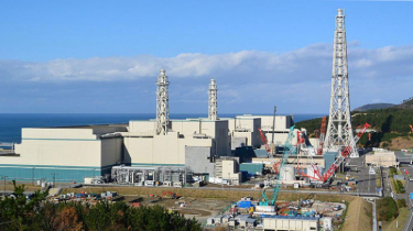 Japan Shuts Reactor at World’s Largest Nuclear Plant Just a Day After Restart