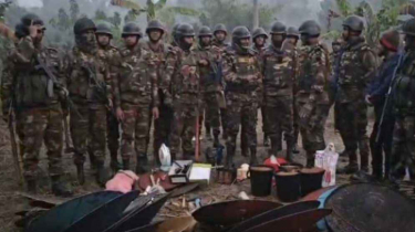 মাদারীপুরে যৌথ বাহিনীর ৫ ঘণ্টা ব্যাপী অভিযান, বিপুল পরিমাণ দেশীয় অস্ত্র উদ্ধার