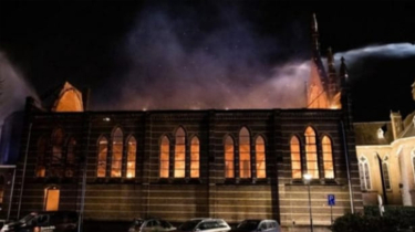 আতশবাজির আগুনে পুড়লো ঐতিহাসিক চার্চ