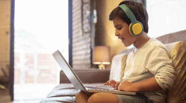 শিশুর মানসিক বিকাশে যেভাবে প্রযুক্তির প্রভাব পরে