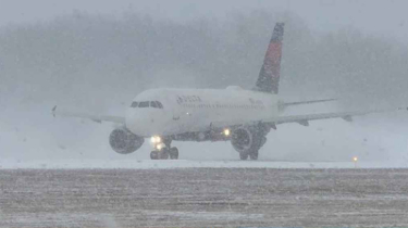 যুক্তরাষ্ট্রে ভয়াবহ শীতকালীন ঝড়, বাতিল ১৩ হাজার ফ্লাইট