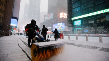 At Least Seven Dead and Hundreds of Thousands Without Power as Major Winter Storm Batters