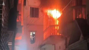 জাবি সংলগ্ন এলাকায় গ্যাস বিস্ফোরণ, শিক্ষার্থীসহ আহত ৪ জাবি সংলগ্ন এলাকায় গ্যাস বিস্ফোরণ, শিক্ষার্থীসহ আহত ৪