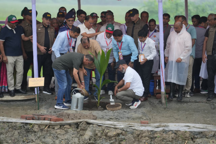 গৌরনদীতে বৃক্ষরোপণ কর্মসূচির উদ্বোধন প্রধানমন্ত্রীর
