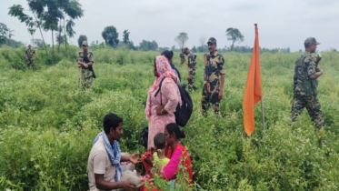 সীমান্তে মানবিক সংকটের অভিযোগ, নারী-শিশুসহ বহু মানুষকে বাংলাদেশে সীমান্তে মানবিক সংকটের অভিযোগ, নারী-শিশুসহ বহু মানুষকে বাংলাদেশে
