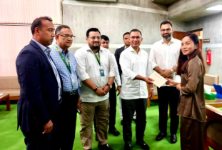 নারী ফুটবলের তারকা ঋতুপর্ণার পাশে প্রধানমন্ত্রী, গৃহ নির্মাণে দিলেন আর্থিক সহায়তা নারী ফুটবলের তারকা ঋতুপর্ণার পাশে প্রধানমন্ত্রী, গৃহ নির্মাণে দিলেন আর্থিক সহায়তা