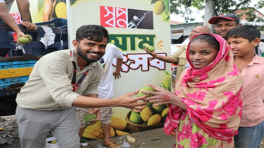 Shwapno distributes mangoes to underprivileged communities Shwapno distributes mangoes to underprivileged communities