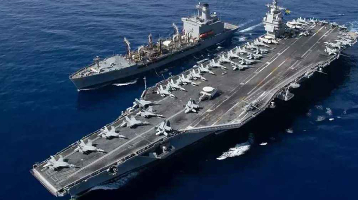 বিশ্বের সবচেয়ে বড় মার্কিন রণতরিতে আগুন