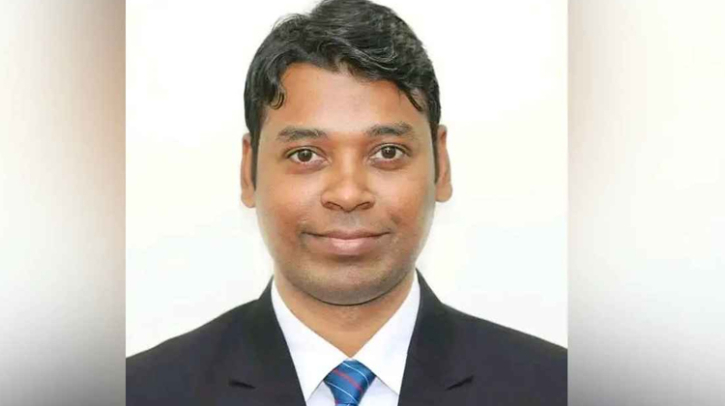 তরুণীর সঙ্গে আপত্তিকর ভিডিও ভাইরাল, ভুয়া বললেন ইউএনও