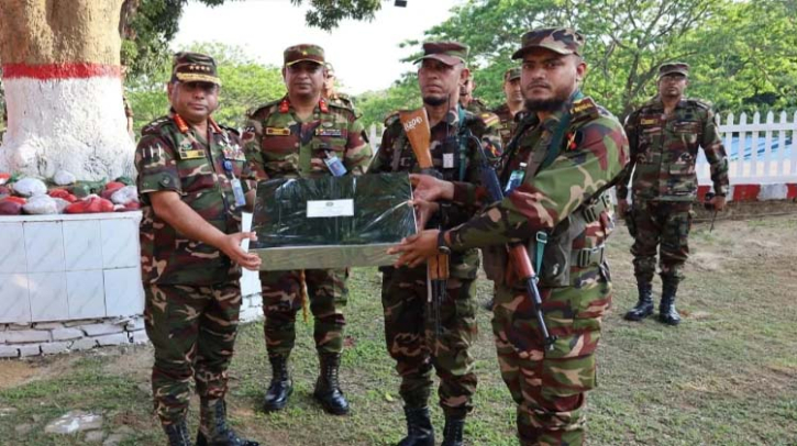 রাঙ্গামাটিতে সেনা ক্যাম্প পরিদর্শন করলেন সেনাবাহিনী প্রধান