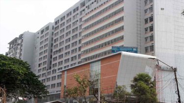 রাজধানীর সড়কে প্রাইভেটকারে ভয়াবহ বিস্ফোরণ, দগ্ধ ৮ জন হাসপাতালে