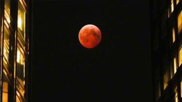 আজ রাতে পূর্ণগ্রাস চন্দ্রগ্রহণ দেখা যাবে় বাংলাদেশ থেকে আজ রাতে পূর্ণগ্রাস চন্দ্রগ্রহণ দেখা যাবে় বাংলাদেশ থেকে