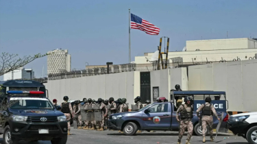 করাচিতে বিক্ষোভকারীদের লক্ষ্য করে মার্কিন সেনাদের গুলিবর্ষণ করাচিতে বিক্ষোভকারীদের লক্ষ্য করে মার্কিন সেনাদের গুলিবর্ষণ