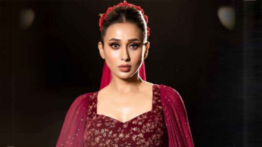 মিমি চক্রবর্তীর বিরুদ্ধে মামলা মিমি চক্রবর্তীর বিরুদ্ধে মামলা