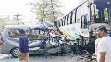 বাস ও মাইক্রোবাসের মুখোমুখি সংঘর্ষে বরিশালে ২ মৃত্যু