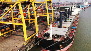 চট্টগ্রাম বন্দরে পৌঁছেছে ১৬টি জ্বালানি জাহাজ, আসছে আরও তিনটি চট্টগ্রাম বন্দরে পৌঁছেছে ১৬টি জ্বালানি জাহাজ, আসছে আরও তিনটি