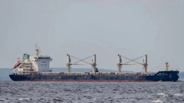 Bangladesh Ship Trapped Near Strait of Hormuz Due to Missile Threat