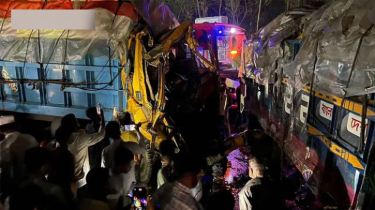 বগুড়ায় তিন ট্রাক ও এক যাত্রীবাহী বাসের মুখোমুখি সংঘর্ষ, আহত ১৫