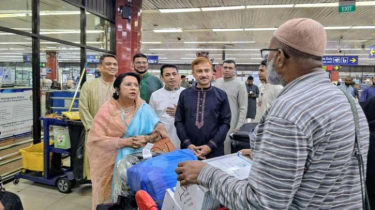 শাহজালাল বিমানবন্দর পরিদর্শন করলেন বিমান প্রতিমন্ত্রী; মিষ্টি বিতরণ ও ঈদের শুভেচ্ছা বিনিময়