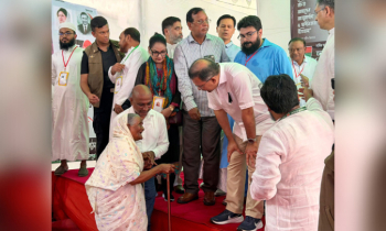 প্রধানমন্ত্রীর সঙ্গে সাক্ষাতে আবেগাপ্লুত দৃষ্টিহীন নূরজাহান বেগম, পূরণ হলো দীর্ঘদিনের স্বপ্ন