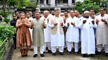 বিডিআর বিদ্রোহে শহীদ সেনা কর্মকর্তাদের কবর জিয়ারত করলেন প্রধানমন্ত্রী