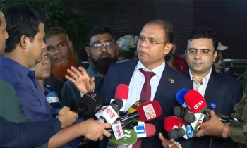 বিকল্প বিমানের সুযোগ থাকলেও সফরসঙ্গীদের নিয়েই ফিরলেন প্রধানমন্ত্রী