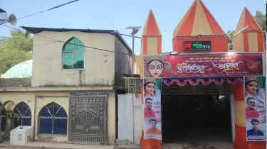 সোনারগাঁয়ে ১৪০ বছরের বেশি সময় ধরে পাশাপাশি মসজিদ-মন্দির, সম্প্রীতির অনন্য দৃষ্টান্ত সোনারগাঁয়ে ১৪০ বছরের বেশি সময় ধরে পাশাপাশি মসজিদ-মন্দির, সম্প্রীতির অনন্য দৃষ্টান্ত