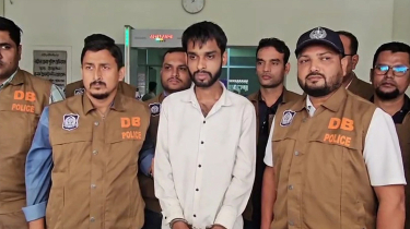 প্রধানমন্ত্রীর অতিরিক্ত প্রেসসচিবের স্টাফ পরিচয়ে প্রতারণা, নাটোরে সাবেক ছাত্রলীগ নেতা গ্রেপ্তার