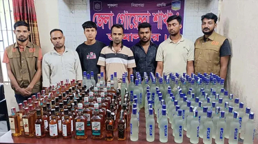 বকশীগঞ্জে ২১৭ বোতল ভারতীয় মদসহ ছাত্রদল নেতাসহ গ্রেপ্তার ৫ বকশীগঞ্জে ২১৭ বোতল ভারতীয় মদসহ ছাত্রদল নেতাসহ গ্রেপ্তার ৫