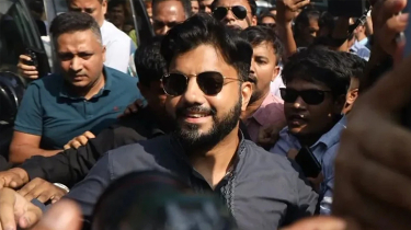 ইশরাক হোসেনের পদত্যাগপত্র গ্রহণ, প্রজ্ঞাপন জারি