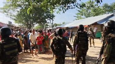 সাজেকে সড়ক অবরোধ, নিরাপত্তায় নামিয়ে আনা হচ্ছে ৩ হাজার পর্যটক সাজেকে সড়ক অবরোধ, নিরাপত্তায় নামিয়ে আনা হচ্ছে ৩ হাজার পর্যটক