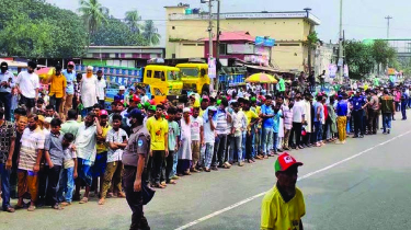 কুমিল্লায় তারেক রহমানকে ঘিরে জনসমাগম