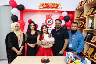 পারফেক্ট ইলেকট্রনিক্সের হেড অফিসে নাজমী জান্নাতের জন্মদিন উদযাপন পারফেক্ট ইলেকট্রনিক্সের হেড অফিসে নাজমী জান্নাতের জন্মদিন উদযাপন