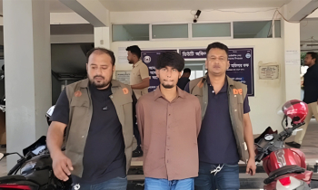 তাজমিন হত্যা মামলা: কক্সবাজার থেকে আটক রাজুকে ডিবিতে হস্তান্তর তাজমিন হত্যা মামলা: কক্সবাজার থেকে আটক রাজুকে ডিবিতে হস্তান্তর