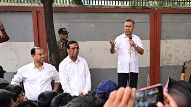 সাড়ে চার ঘণ্টায় ঢাকায় প্রধানমন্ত্রীর ১২ স্থান পরিদর্শন, গুরুত্ব পরিচ্ছন্নতা ও সেবার মানে