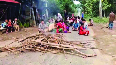 সাজেকের ঘটনার প্রতিবাদে খাগড়াছড়ি ও রাঙামাটিতে আধাবেলা সড়ক অবরোধ