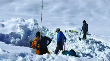 নেপালে হিমলুং শিখরে তুষারধস, নিহত ১৫ অভিযাত্রীকর্মী