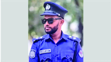 Police Sub-Inspector Accused of Taking iPhone and Tk 17,000 from University Student Police Sub-Inspector Accused of Taking iPhone and Tk 17,000 from University Student