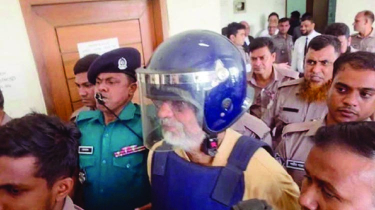 একদিনের রিমান্ড শেষে আদালতে আখতারুজ্জামান একদিনের রিমান্ড শেষে আদালতে আখতারুজ্জামান