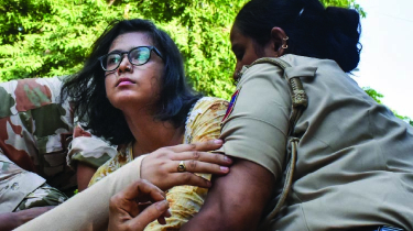 দিল্লিতে বিক্ষোভের মধ্যে আইসার জাতীয় সভাপতি নেহা বোরাকে আটক দিল্লিতে বিক্ষোভের মধ্যে আইসার জাতীয় সভাপতি নেহা বোরাকে আটক