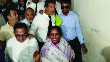 হত্যা মামলায় হাজিরা শেষে ‘জয় বাংলা’ স্লোগান দিলেন আইভী হত্যা মামলায় হাজিরা শেষে ‘জয় বাংলা’ স্লোগান দিলেন আইভী