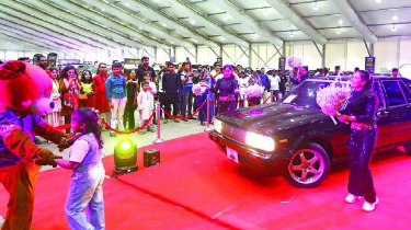 Super Sale Car Market Draws Crowds at ICCB Despite Heavy Rain