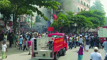 মিরপুরে উচ্ছেদ অভিযান ঘিরে হামলা-ভাঙচুর, আগুন মিরপুরে উচ্ছেদ অভিযান ঘিরে হামলা-ভাঙচুর, আগুন