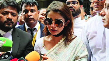 শাড়ি নিয়ে মামলায় আদালতে তানজিন তিশা, বললেন ‘ন্যায়বিচার নিয়েই যাব’