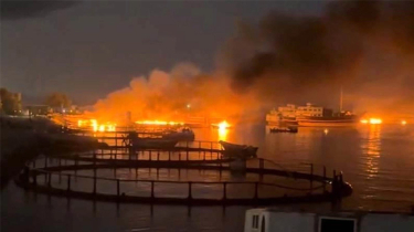 ইরানের পাঁচ তেলবাহী ট্যাংকারে মার্কিন হামলা, পাল্টা ২০ ক্ষেপণাস্ত্র ছুড়ল তেহরান